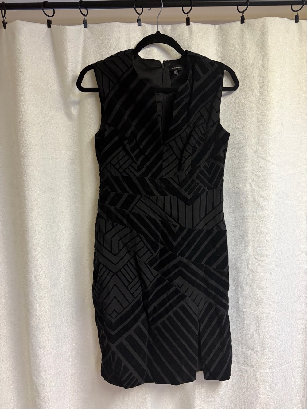 le chateau Black Sleeveless Geometric-Pattern Dress